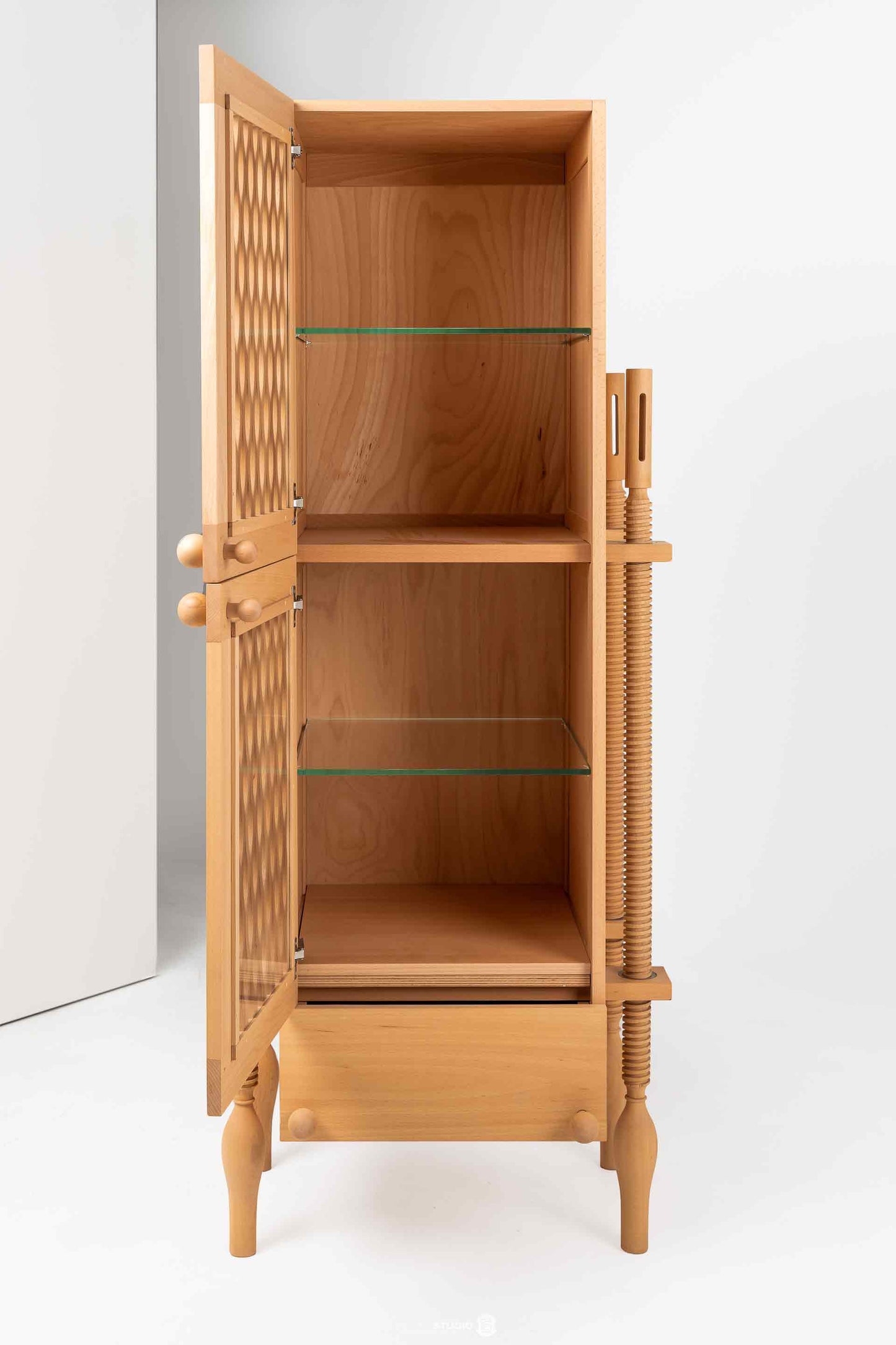 Screw Cabinet