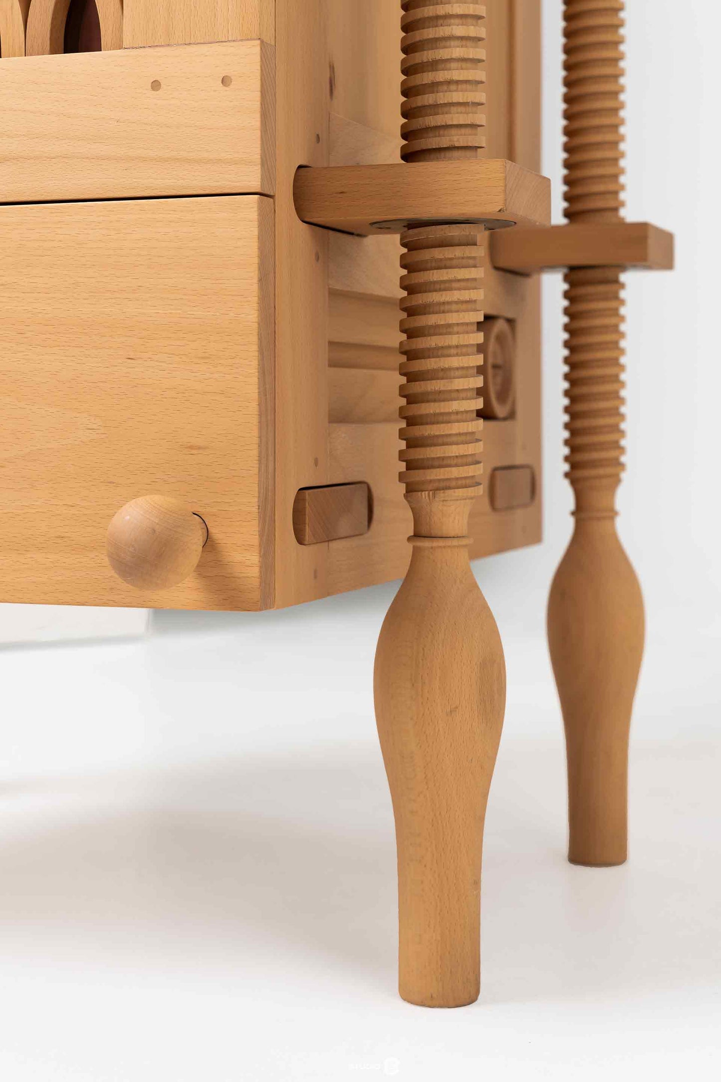 Screw Cabinet